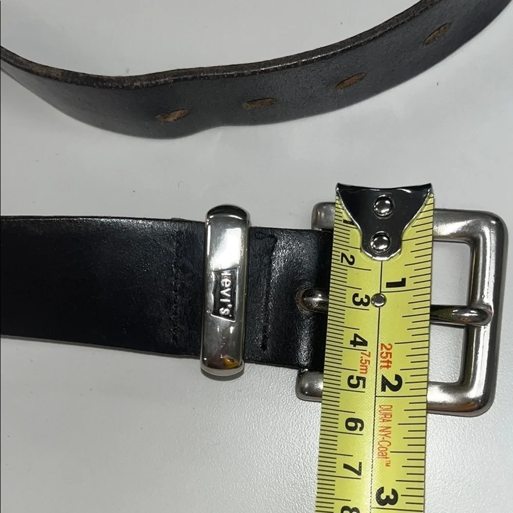 Levi’s dark brown Leather Belt preowned size 32/ silver tone buckle